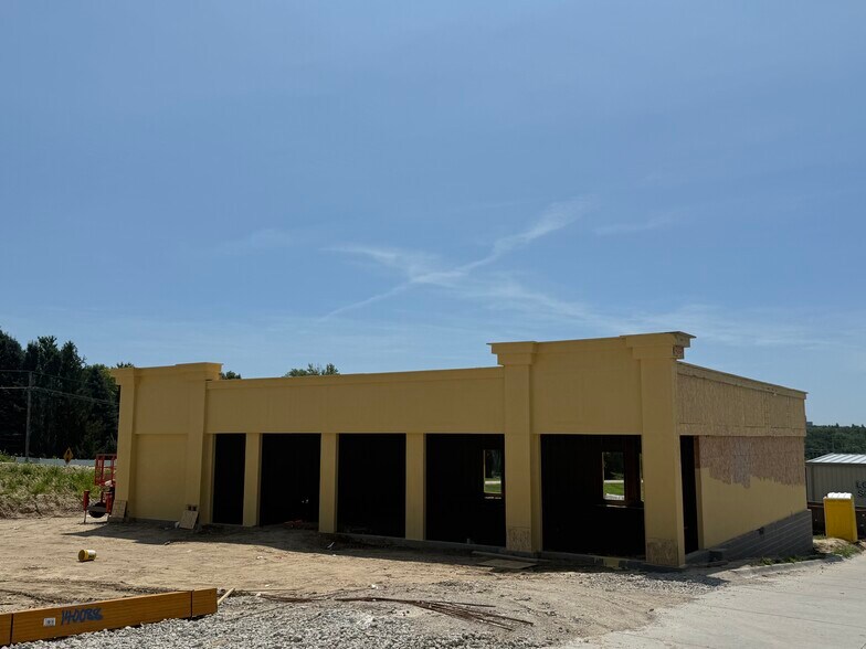 More Photos Of 19205 Grant Ave, Elkhorn General Retail For Lease
