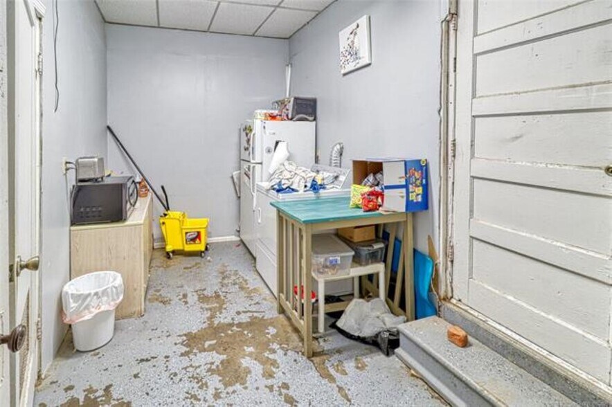 More Photos Of 111-117 S Main St, Eufaula Office For Sale