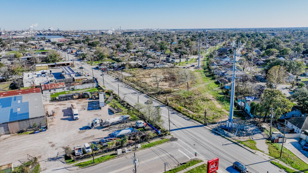 More Photos Of 7634 Harrisburg Blvd, Houston Land For Sale