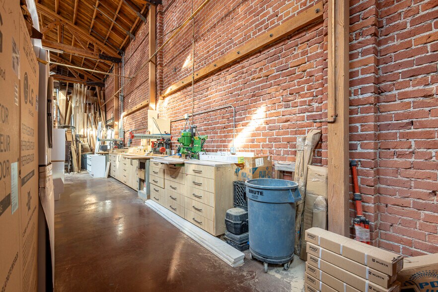 More Photos Of 4621 W Washington Blvd, Los Angeles Warehouse For Lease