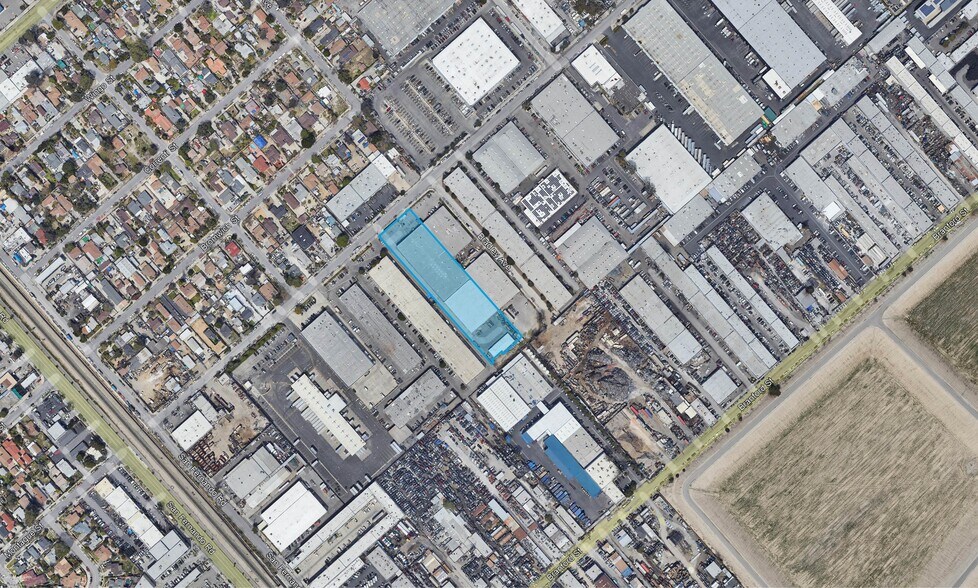 More Photos Of 12400 Montague St, Pacoima Warehouse For Lease