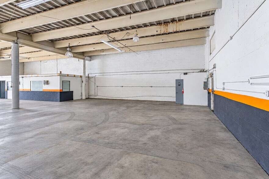 More Photos Of 1921-1959 NE 153rd St, North Miami Beach Warehouse For Sale
