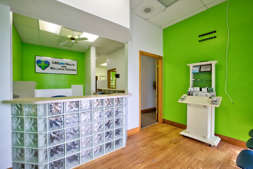 More Photos Of 7118-7170 N Nob Hill Rd, Tamarac General Retail For Lease