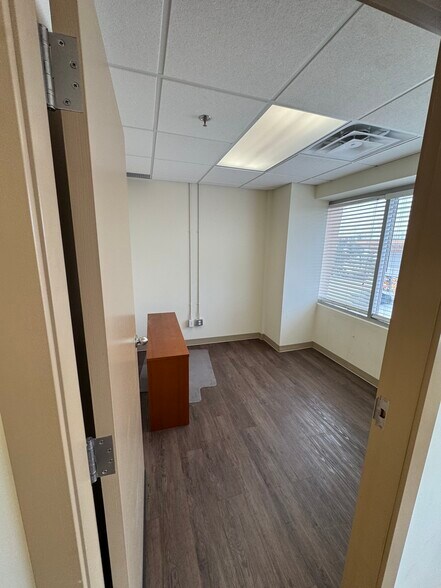 More Photos Of 2916 Ellwood Dr SW, Edmonton Storefront Retail Office For Lease