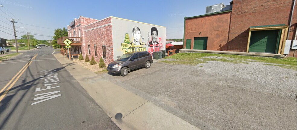 More Photos Of 122 W Franklin St, Gallatin Restaurant For Lease