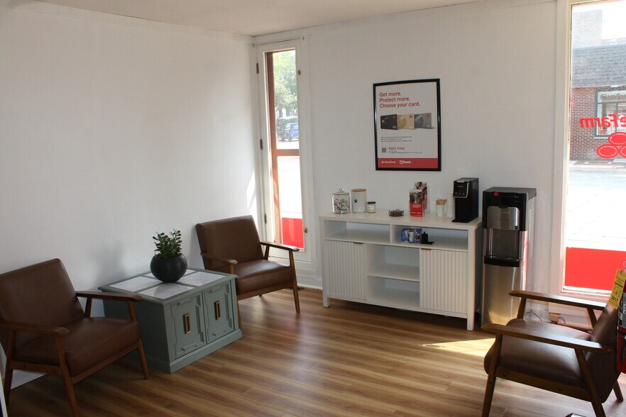 More Photos Of 129 E Locust St, Dekalb Office For Sale