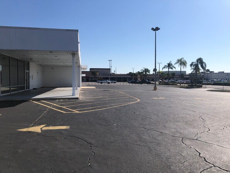 More Photos Of 9391 N Florida Ave, Tampa Medical For Lease