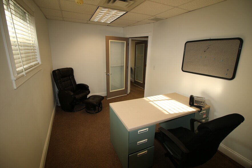 More Photos Of 100 W Union St, Kingston Office For Sale