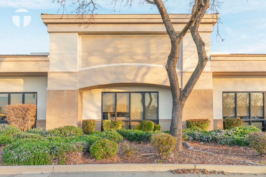 More Photos Of 9591 Laguna Springs Dr, Elk Grove Freestanding For Lease