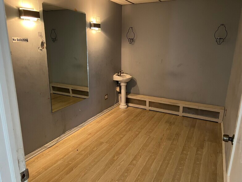 More Photos Of 92-29 Queens Blvd, Rego Park Apartments For Lease