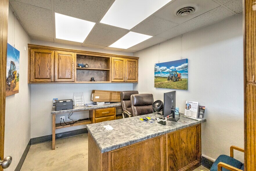 More Photos Of 1909 N Highway 81, Duncan Auto Dealership For Sale