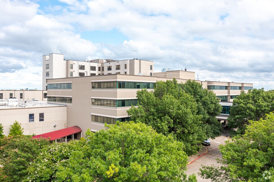 More Photos Of 1600 Coit Rd, Plano Medical For Lease