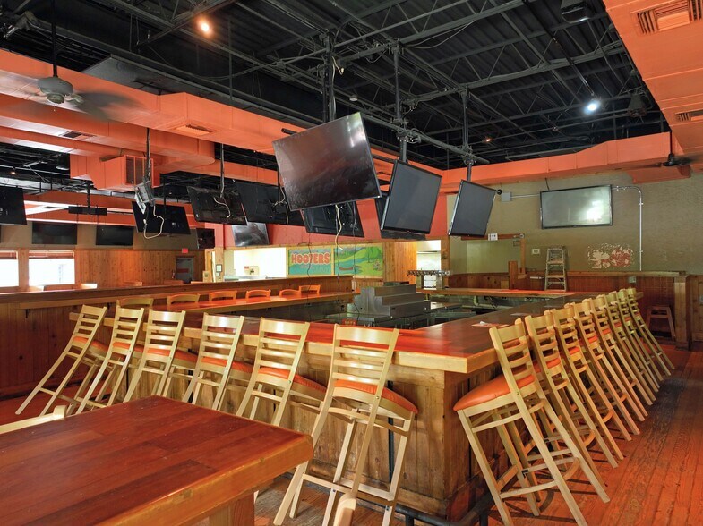 More Photos Of 5195 Fernandina Rd, Harbison Restaurant For Sale