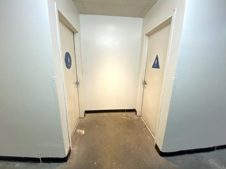 More Photos Of 1100 Wall St, Los Angeles General Retail For Lease