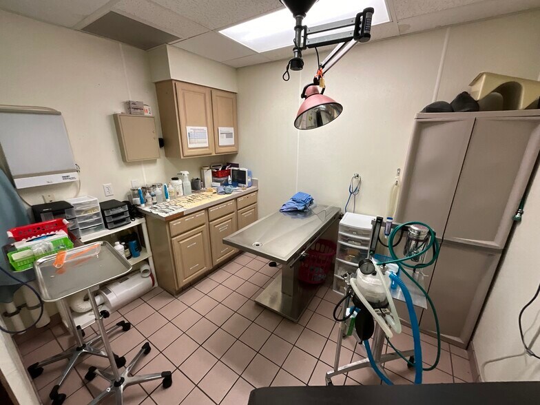 More Photos Of 3240 Briarfield Blvd, Maumee Veterinarian Kennel For Lease