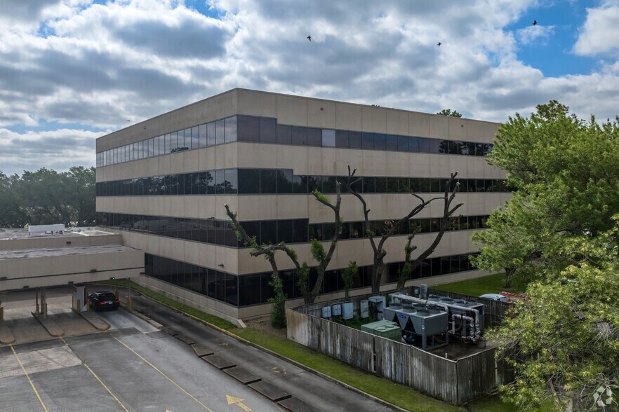 More Photos Of 12337 Jones Rd, Houston Office For Lease