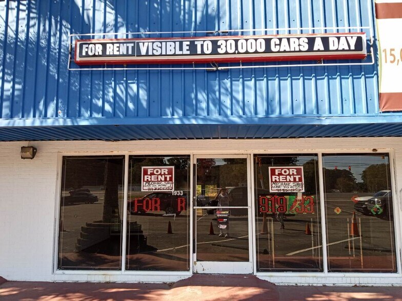 More Photos Of 1921-1935 N William St, Goldsboro General Retail For Lease