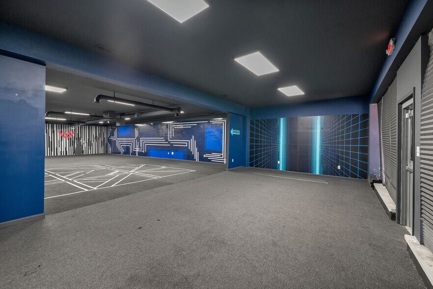 More Photos Of 16914 E 9 Mile Rd, Eastpointe Storefront For Sale