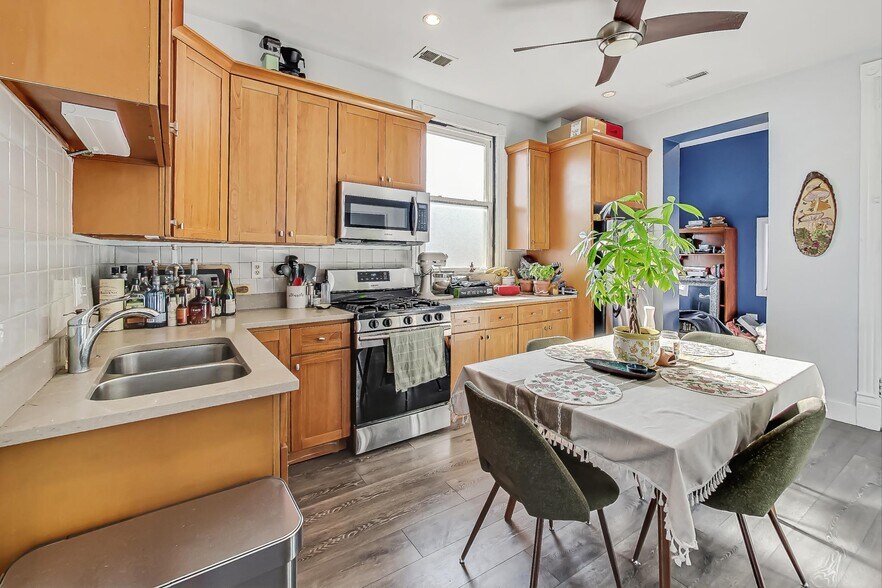 More Photos Of 3412 N Janssen Ave, Chicago Multifamily For Sale