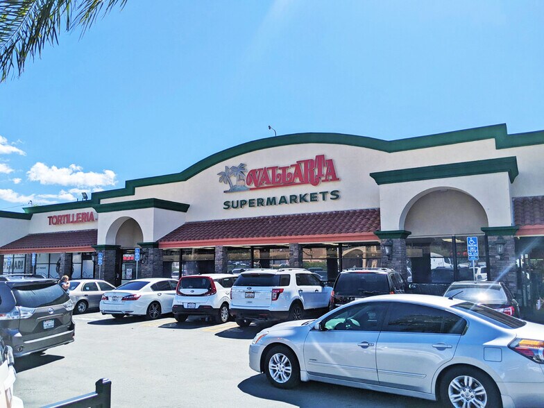 More Photos Of 13872-13880 Foothill Blvd, Sylmar Storefront Retail Office For Lease