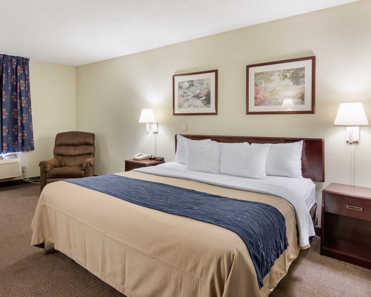 More Photos Of 2108 S Main St, Farmville Hotel For Sale