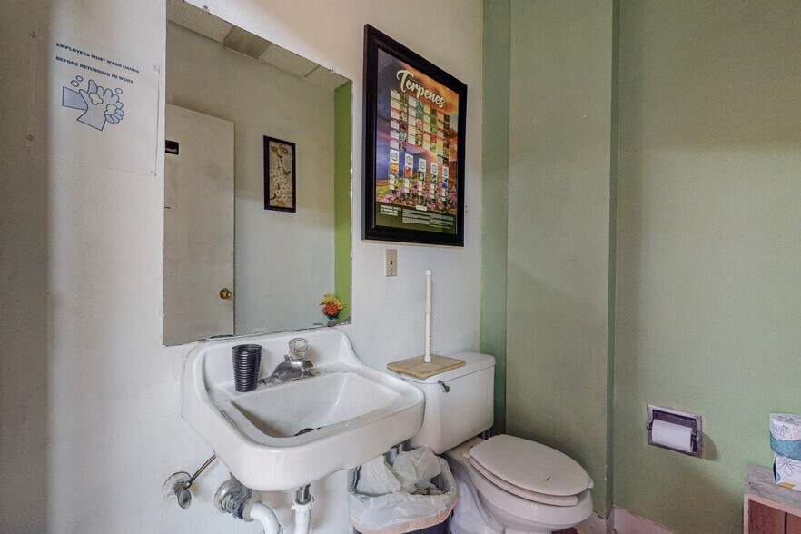 More Photos Of 1823 Commercial St NE, Albuquerque Warehouse For Sale