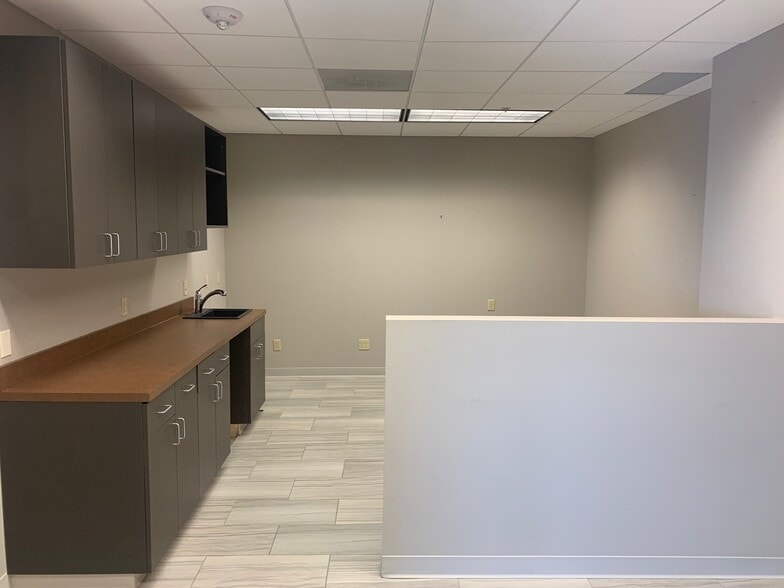 More Photos Of 1100 Main St, Kansas City Office For Lease
