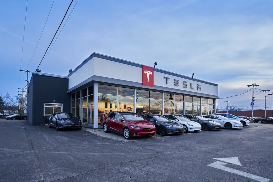 More Photos Of 5180 Mayfield Rd, Lyndhurst Auto Dealership For Sale