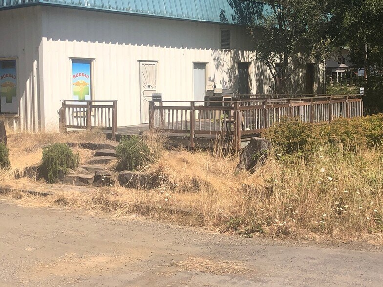 More Photos Of 10692 Or-126 Hwy, Mapleton Storefront Retail Office For Sale