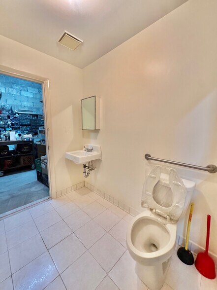 More Photos Of 858 62nd St, Brooklyn Warehouse For Sale