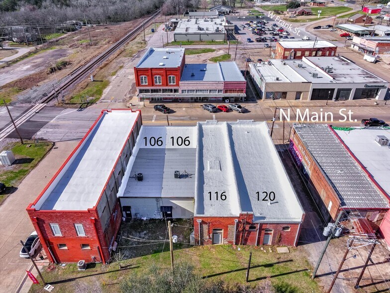 More Photos Of 106 N Main St, Grand Saline Storefront For Sale