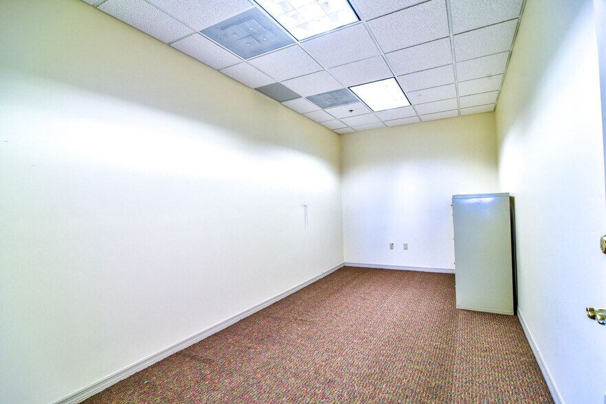 More Photos Of 1150 Cleveland St, Clearwater Office For Lease
