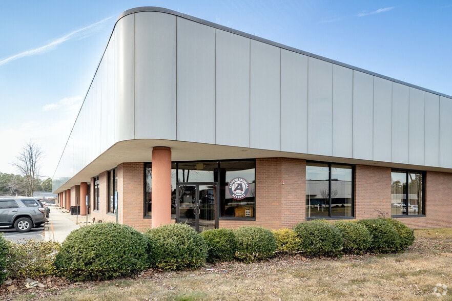 More Photos Of 22 Industrial Blvd, Medford Manufacturing For Lease