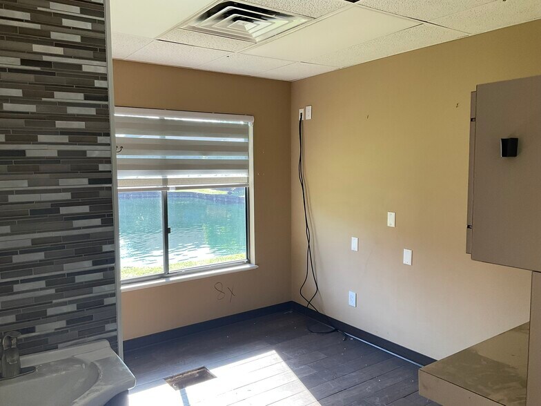 More Photos Of 1409 Kingsley Ave, Orange Park Medical For Sale