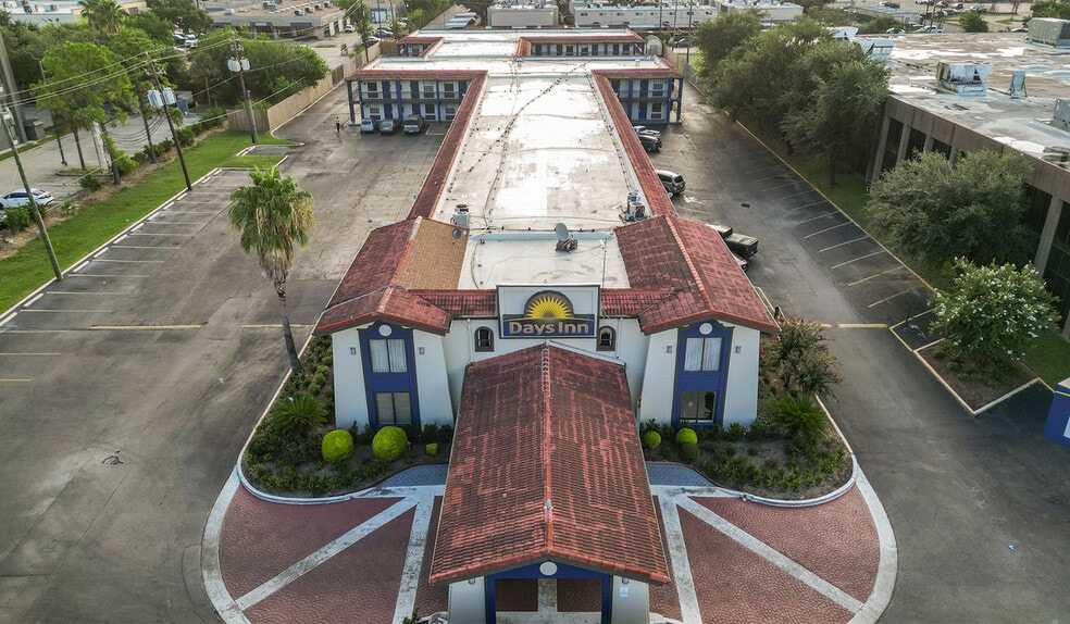More Photos Of 11002 Northwest Fwy, Houston Hotel For Sale