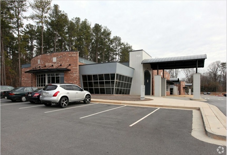 More Photos Of 766 Walther Rd, Lawrenceville Medical For Lease