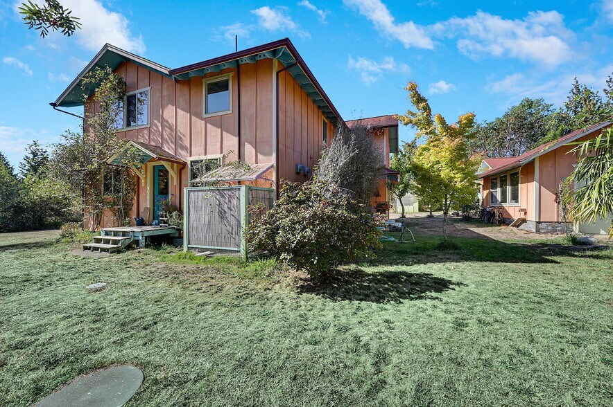 More Photos Of 1673 Woodland Dr, Port Townsend Winery Vineyard For Sale