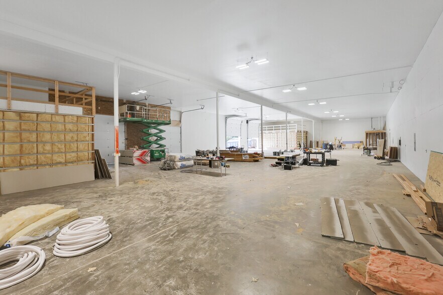 More Photos Of 21 N Skipworth Rd, Spokane Valley Showroom For Lease