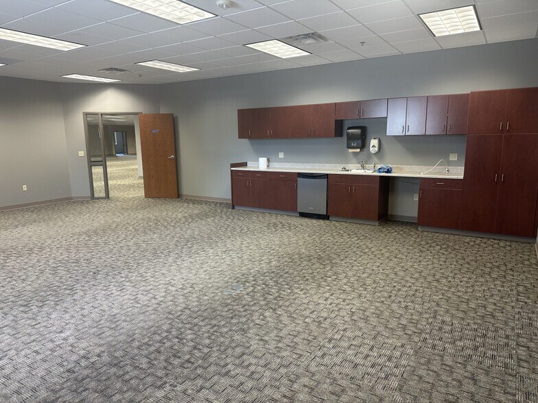 More Photos Of 400 S Sycamore Ave, Sioux Falls Office For Lease