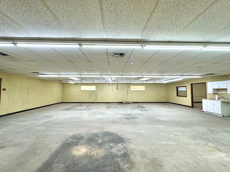 More Photos Of 420 W Dakota Ave, Chickasha Office For Sale