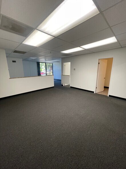 More Photos Of 19428-19434 Business Center Dr, Northridge Warehouse For Lease