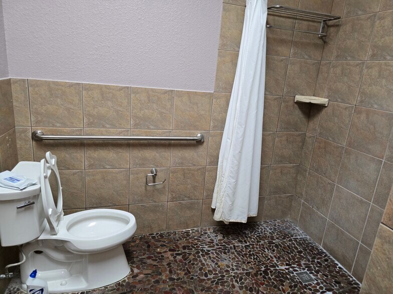 More Photos Of 1220-1222 W Hurst Blvd, Hurst Unknown For Lease