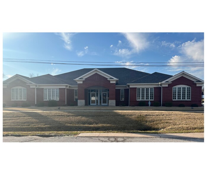 More Photos Of 410 Crestview Dr, O'Fallon Medical For Lease