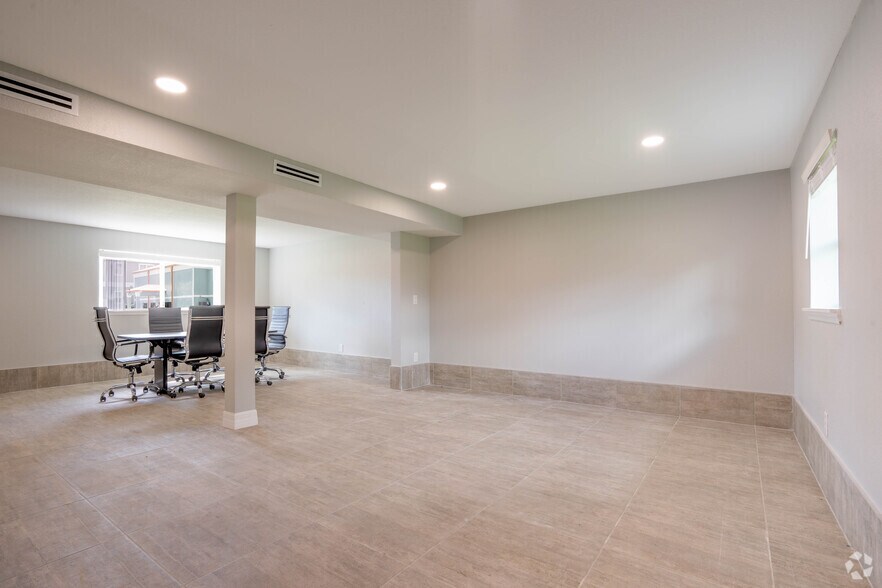 More Photos Of 404 Hargreaves Ave, Punta Gorda Office For Sale