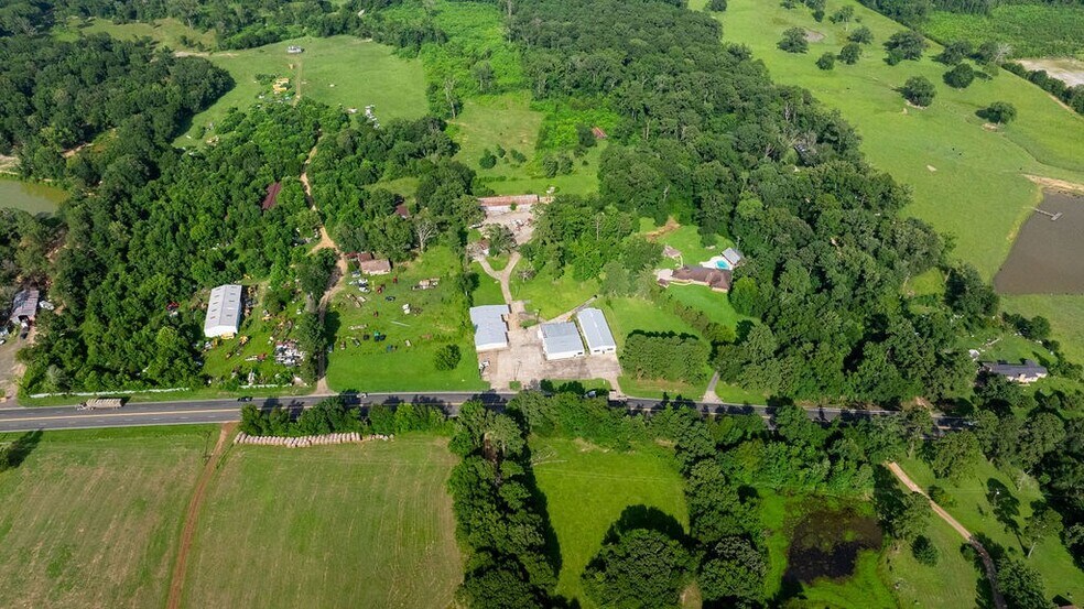 More Photos Of 2524 US Highway 96 N, Center Warehouse For Sale