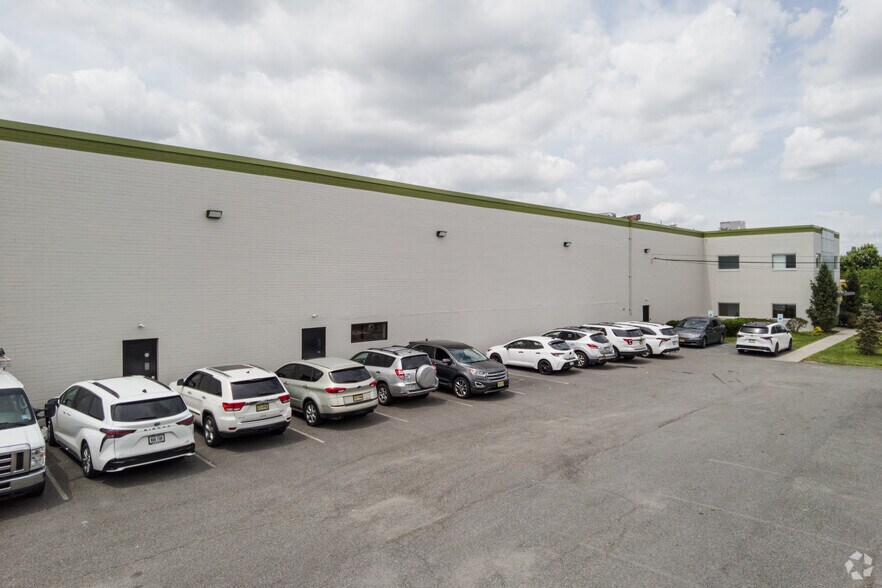 More Photos Of 180 Manor Rd, East Rutherford Warehouse For Lease