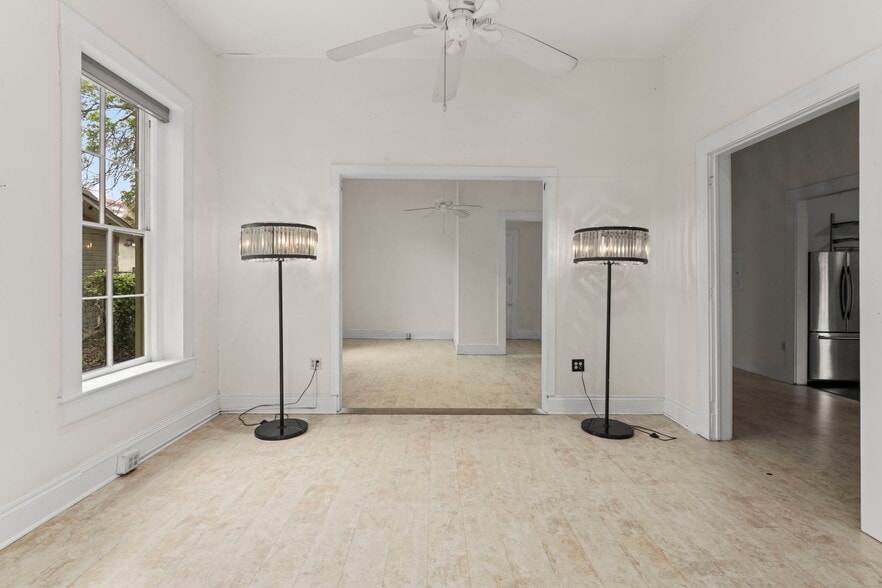 More Photos Of 1012 N Flores St, San Antonio General Retail For Sale