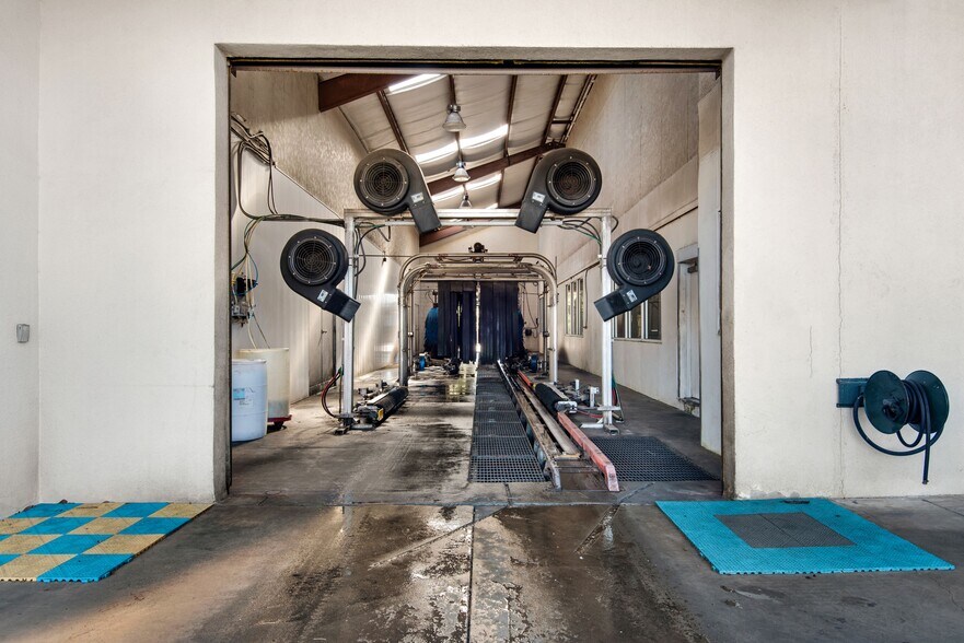 More Photos Of 3061 Gulf Breeze Pky, Gulf Breeze Carwash For Sale