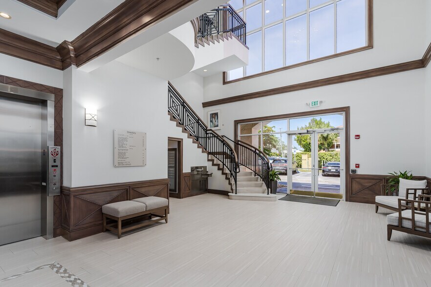 More Photos Of 599 9th St N, Naples Medical For Sale