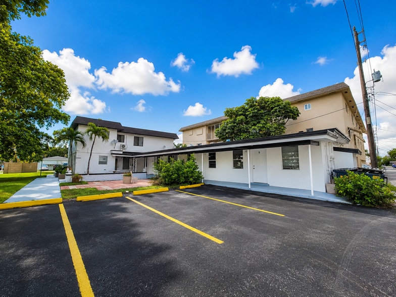 More Photos Of 1858 Dewey St, Hollywood Apartments For Sale